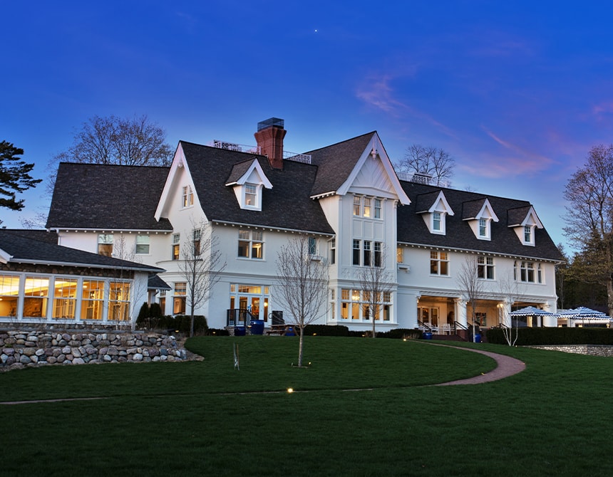 The Inn at Stonecliffe front night view